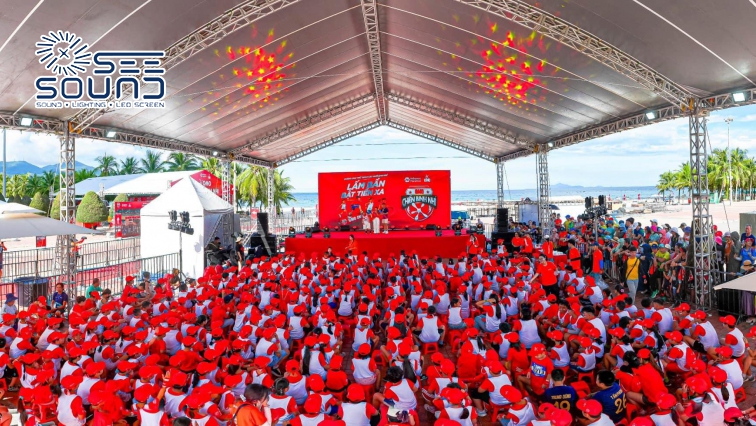 Giải chạy Omo Kid Warriors diễn ra tại bờ biển Đà Nẵng với sự tham gia của 1.000 các bạn nhỏ.